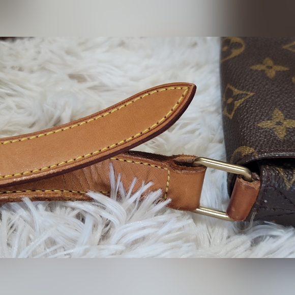 Authentic LV Monogram Musette GM Crossbody - Picture 4 of 16
